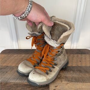 Santana Canada Taupe Faux-Fur Lace-Up Winter Boots with Orange Laces